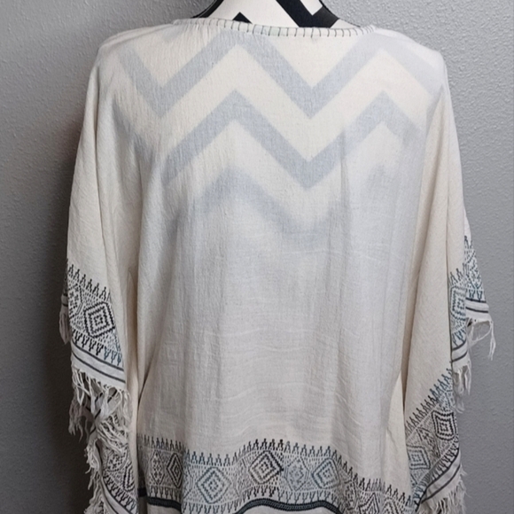 Anthropologie Farm Rio White Geometric Embroidered Aztec Tassel Cotton Poncho - Picture 8 of 16